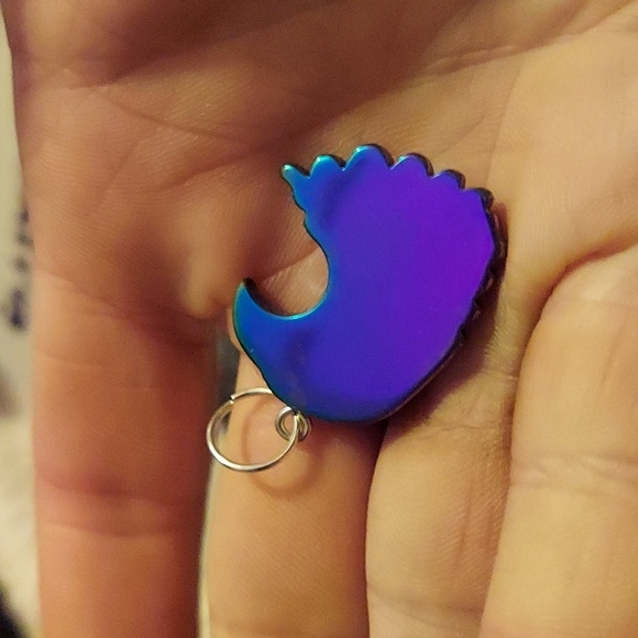 Unusual crystal carving. Rainbow hematite eagle - Picture 2 of 2